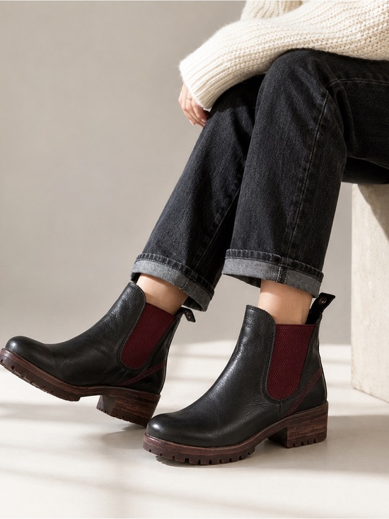 Bueno Shoes - Bueno Florida Black Leather Chelsea Boots Burgundy Contrast Lug Sole 40 (9)